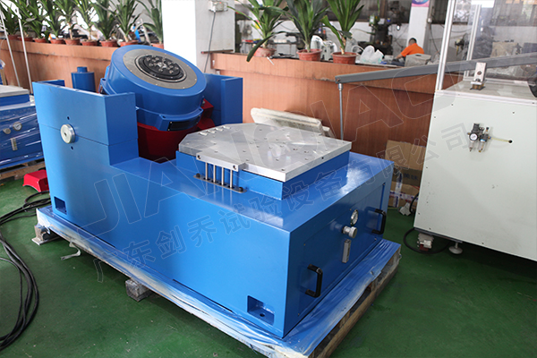 振動試驗(yàn)臺-廣東劍喬實(shí)拍圖